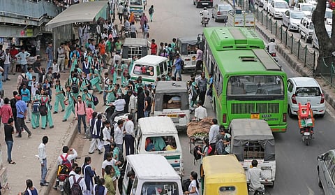 Traffic at Sangman Vihar, Delhi. Photo: Vikas Choudhary / CSE