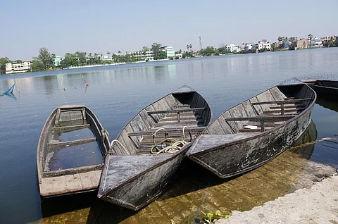बिहार के दरभंगा शहर का एक तालाब। फोटो: पुष्यमित्र