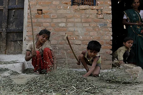 भारत में 70 फीसदी लोगों के पास जितनी संपत्ति है, उससे ज्यादा संपत्ति 1 फीसदी अमीरों के पास है। फोटो: विकास चौधरी