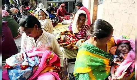 मध्यप्रदेश के शहडौल जिले के सरकारी अस्पताल में भर्ती नवजात बच्चे। फोटो: मनीष चंद्र मिश्र