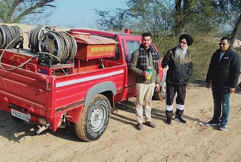 पंजाब के फजिल्का गांव में टिड्डी दल से निपटने की तैयारी