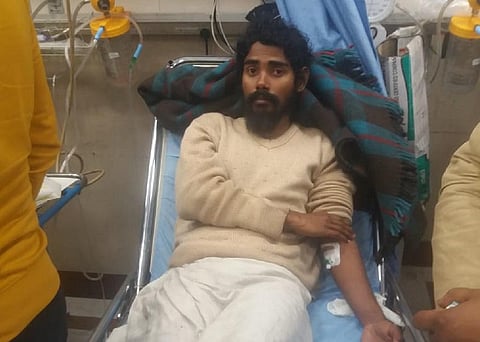 दिल्ली एम्स में भर्ती आत्मबोधानंद। फोटो: वर्षा सिंह