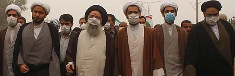 Shiite clergymen wearing masks in Iran.Photo: @barrandazam / Twitter
