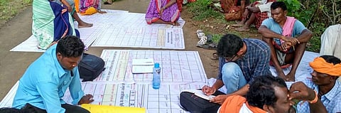 A customary meeting in Kanhari Khurd.