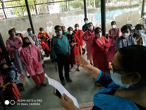 दिल्ली सरकार द्वारा बनाई गई 123 मेडिकल टीमों को 50-50 घरों की स्क्रीनिंग की जिम्मेदारी सौंपी गई।