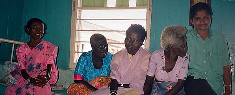 Licho (on left, in pink), the last speaker of the Sare language who died in Port Blair recently, photographed at a hospital in 2001. Photo: Anvita Abbi