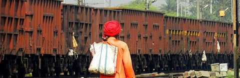 COVID-19: Distress calls from migrants reveal India’s digital divide