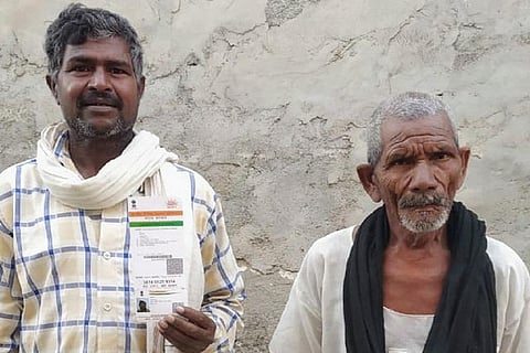 उत्तर प्रदेश के सीतापुर जिले के बरोए गांव ललऊ प्रधानमंत्री किसान सम्मान निधि का इंतजार कर रहे हैं। फोटो: रणविजय सिंह