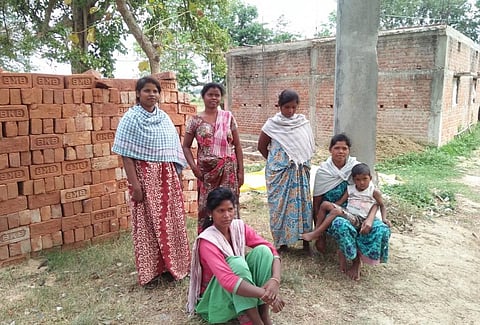 रांची स्थित सचिवालय से 2.5 किमी दूर बसा आदिवासी टोला, जहां लॉकडाउन के बाद से कोई मदद नहीं पहुंच पा रही है। फोटो: मो. असग़र खान