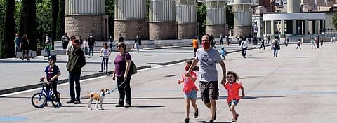 Spaniards take their children out after relaxation of lockdown. Photo: @NorbertElekes