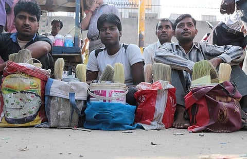 मुख्य श्रम आयुक्त कार्यालय को नहीं पता लॉकडाउन में कितने प्रवासी मजदूर फंसे हैं