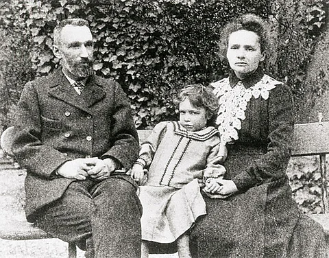 Pierre Curie (left) and Marie Curie (right) with their 6-year-old daughter Irene (middle) in 1904. (Image credit: Wikimedia Commons)