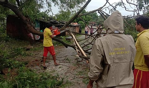 Rescue personnel clearing road in Jagatsinghpur district. Photo: Priya Ranjan Sahu