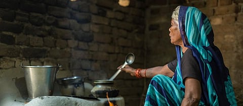 Indoor air pollution causes 0.48 million premature deaths in India. Photo: Srikant Chaudhary