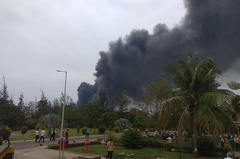 भरूच जिले के दहेज स्पेशल इकोनॉमिक जोन में एक कंपनी में विस्फोट के बाद का दृश्य। फोटो: सलीम पटेल