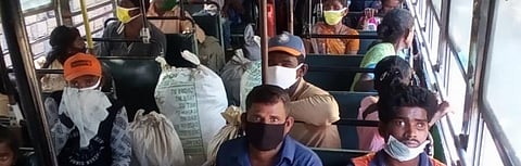 Migrant fishermen come back to West Bengal after the lockdown was extended Photo: Jayanta Basu