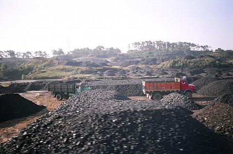 अब भूमिगत कोयला खदानों में सेंध लगाती महिला कामगार