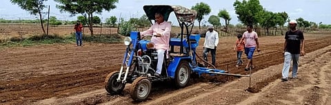 Migrant workers involved in the diamond sector in Surat have returned to their villages in Saurashtra. Photo: Rajeev Khanna