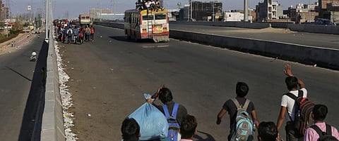 Unlike rural workers who have MGNREGA as social protection, urban workers lack any such alternative. Photo: Vikas Choudhary / CSE