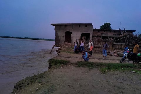 एक करोड़ से ज्यादा बाढ़ प्रभावित: दोहरी विपदा से मारे जा रहे किसान