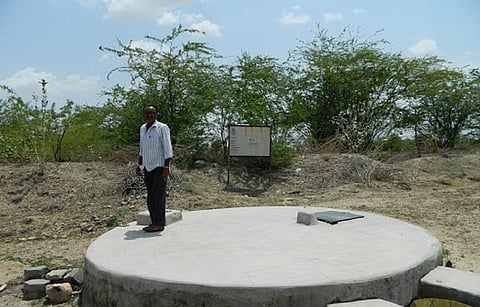 राजस्थान के मनिहारी गांव में एक खेत में बना पानी का टैंक। फोटो: अनिल अश्विनी शर्मा