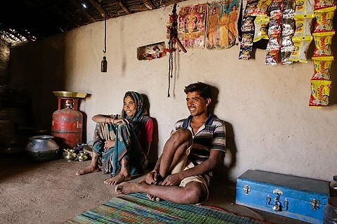 प्रधानमंत्री उज्ज्वला योजना के तहत रसोई गैस सिलेंडर तो मिल गया, लेकिन गरीब परिवार सिलेंडर नहीं भरवा पा रहे हैं। फोटो: विकास चौधरी