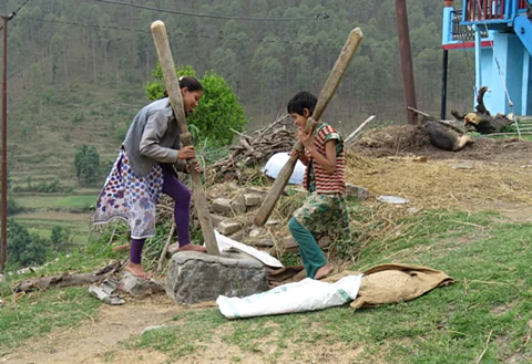 कोरोना महामारी में सबसे ज्यादा संकट और दबाव में हैं गांव की महिलाएं : आईएफएडी