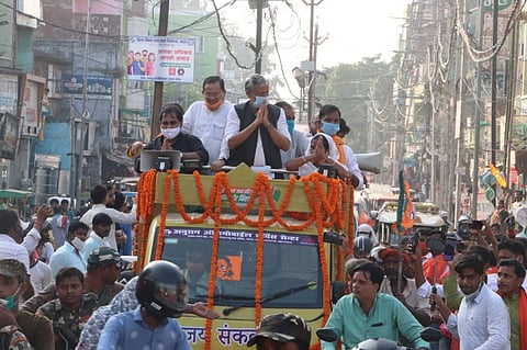 Social distancing goes for a toss at a road show by Bihar Deputy Chief Minister Sushil Kumar Modi in Bihar. Many people were seen without masks in the event. Photo: CK Manoj
