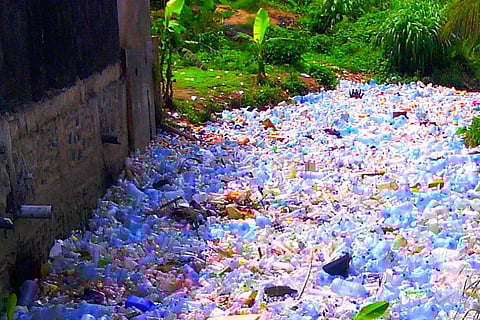 वायु प्रदूषण से भी बढ़ता है प्लास्टिक का कचरा : अध्ययन