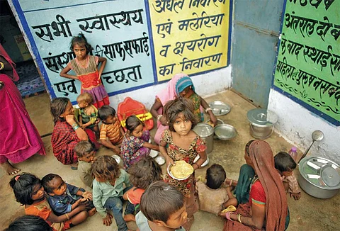 अधिकांश राज्यों में अप्रैल, 2020 के बाद से आंगनवाड़ी कार्यक्रम की गतिविधियां बंद हैं (फोटो: श्रीकांत चौधरी)