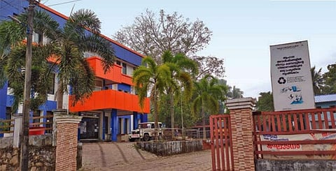 The panchayat
office at Kerala’s
Kizhakkambalam
village employs
volunteers who
oversee the
functioning of the
panchayat (Photo: Jinoy Jose P)