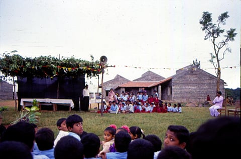 What does NFHS-5 tell about school enrollment of kids under 5