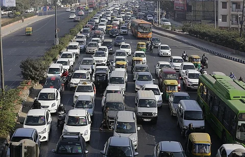 राजधानी दिल्ली में एक बार फिर यातायात काफी बढ. गया है। फोटो: विकास चौधरी