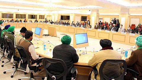 30 दिसंबर को विज्ञान भवन में किसान संगठनों और केंद्रीय मंत्रियों के बीच बातचीत हुई। फोटो : twitter/@AgriGoI