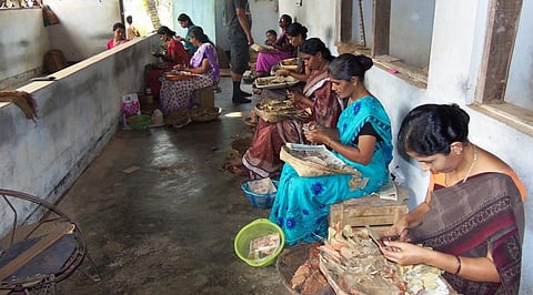The report focussed on three types of home-based workers: Artisanal ones like beedi workers, teleworkers and digital workers. Photo: Wikimedia Commons