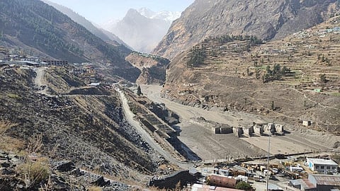 उत्तराखंड के चमोली जिले में अचानक आई बाढ़ से क्षतिग्रस्त तपोवन परियोजना। फोटो: दीक्षा