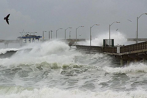 Photo : Wikimedia Commons, El nino waves