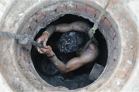 सीवर के गड्ढ़ों में निकलने वाली जानलेवा जहरीली गैस का पता लगाएगा यह इलेक्ट्रॉनिक सेंसर
