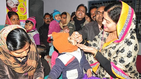 Pulse Polio vaccination in Gwalior, Madhya Pradesh. Photo: Shobit Gosain via Wikipedia