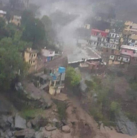 Photo : टिहरी जिले में देवप्रयाग में अचानक तेज बारिश और मलबे से कई भवन बह गये : त्रिलोचन भट्ट