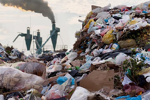 दुनिया के आधे से ज्यादा सिंगल यूज प्लास्टिक कचरे के लिए जिम्मेवार हैं महज 20 पेट्रोकेमिकल कंपनियां