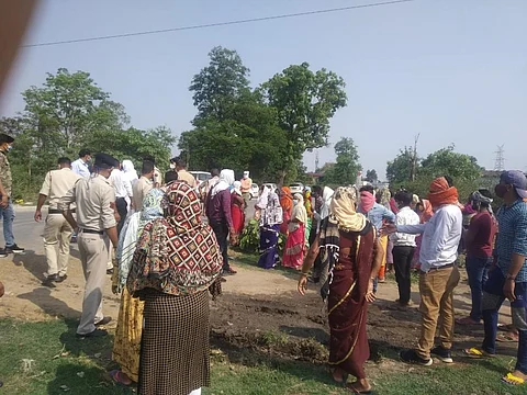 Photo : रिस्दा गांव में अधिग्रहण का विरोध करते आदिवासी किसान : रूबी सरकार