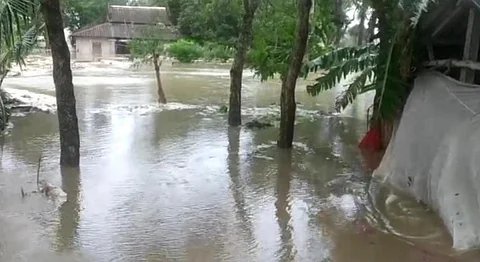 Tidal waves displaced several families in coastal districts of Odisha. Photo: Ashis Senapati