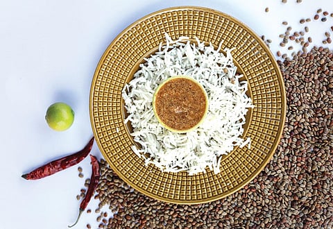 गढ़वाल के लोग कुल्थी की दाल से कई प्रकार के व्यंजन बनाते हैं। इससे स्वादिष्ट चटनी भी बनाई जाती है