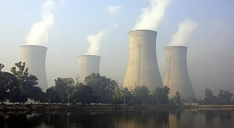 The closure of old government power stations in Bathinda, seen in the photo and Ropar have escalated Punjab's power crisis. Photo: Wikimedia Commons