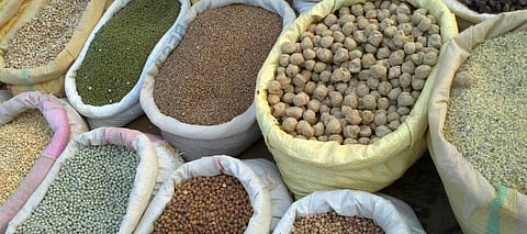 COVID-19: Centre must make foodgrain distribution universal