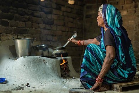 Burning wood, coal for cooking can cause blindness: Study