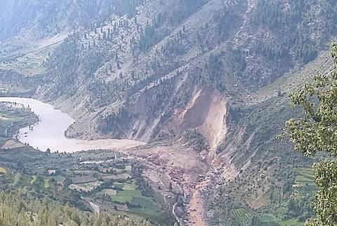 लाहौल स्पीति के नाडला गांव के पास भारी भूस्खलन से चंद्रभागा नदी के प्रवाह रूकने से बनी झील। फोटो: रोहित पराशर
