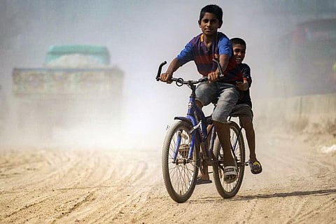 भारत सहित दुनिया के 100 करोड़ से ज्यादा बच्चों पर मंडरा रहा है जलवायु परिवर्तन का गंभीर खतरा