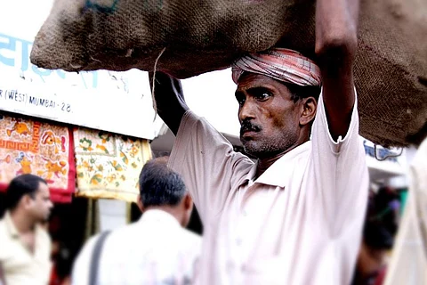 सामाजिक सुरक्षा योजनाओं के लाभ से वंचित हैं दुनिया के 410 करोड़ लोग